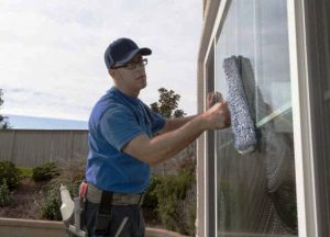 Лесно и ефикасно миене на прозорци у дома